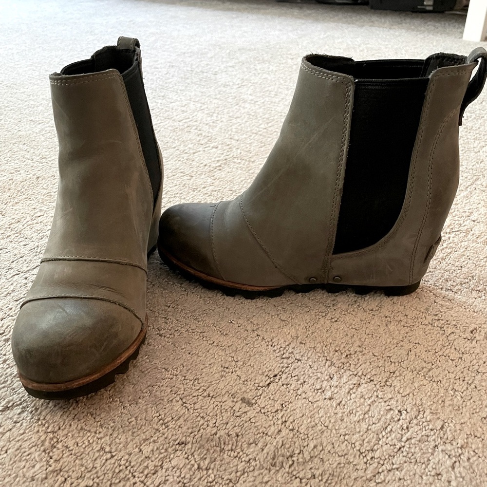 SOREL Gray Leather *discontinued* Lea Wedge sz 6